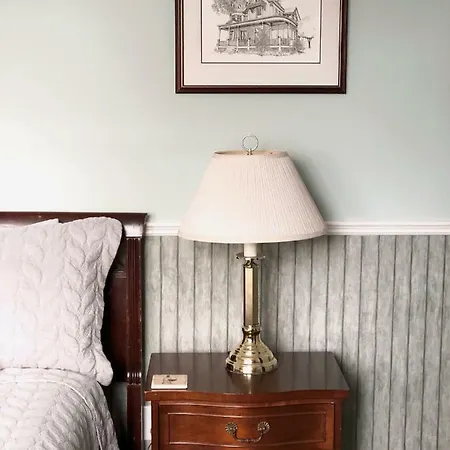 Mahogany Manor Bed & Breakfast-2